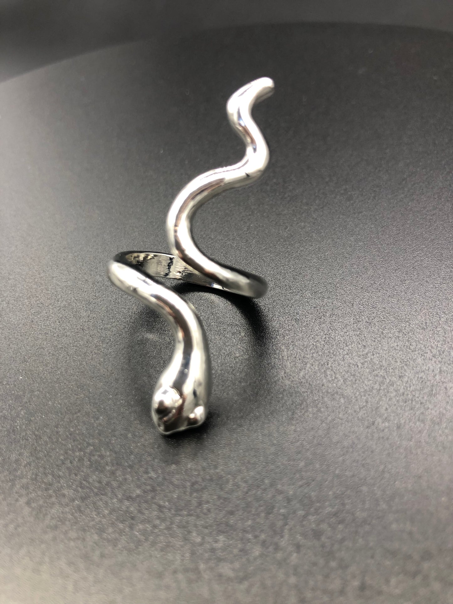 Slither ring