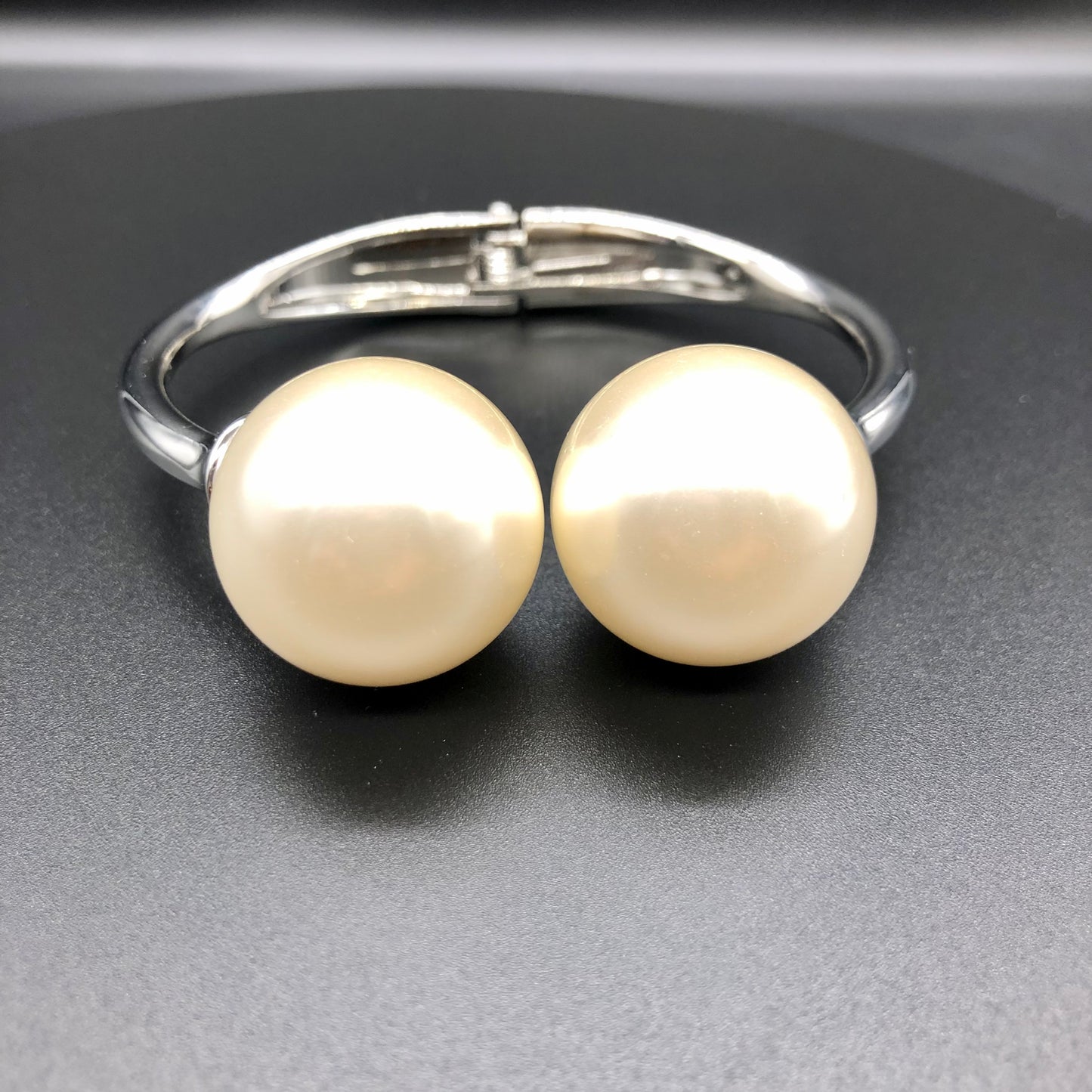 Pearl bangle